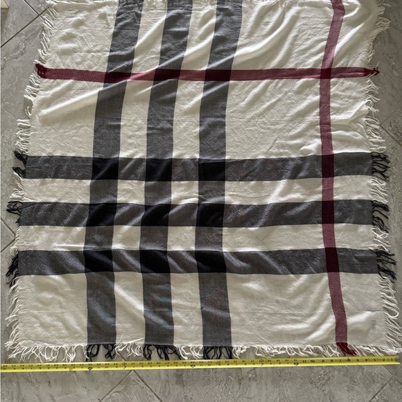 Burberry Giant Check Gauze wool/Silk Scarf - Picture 2 of 4